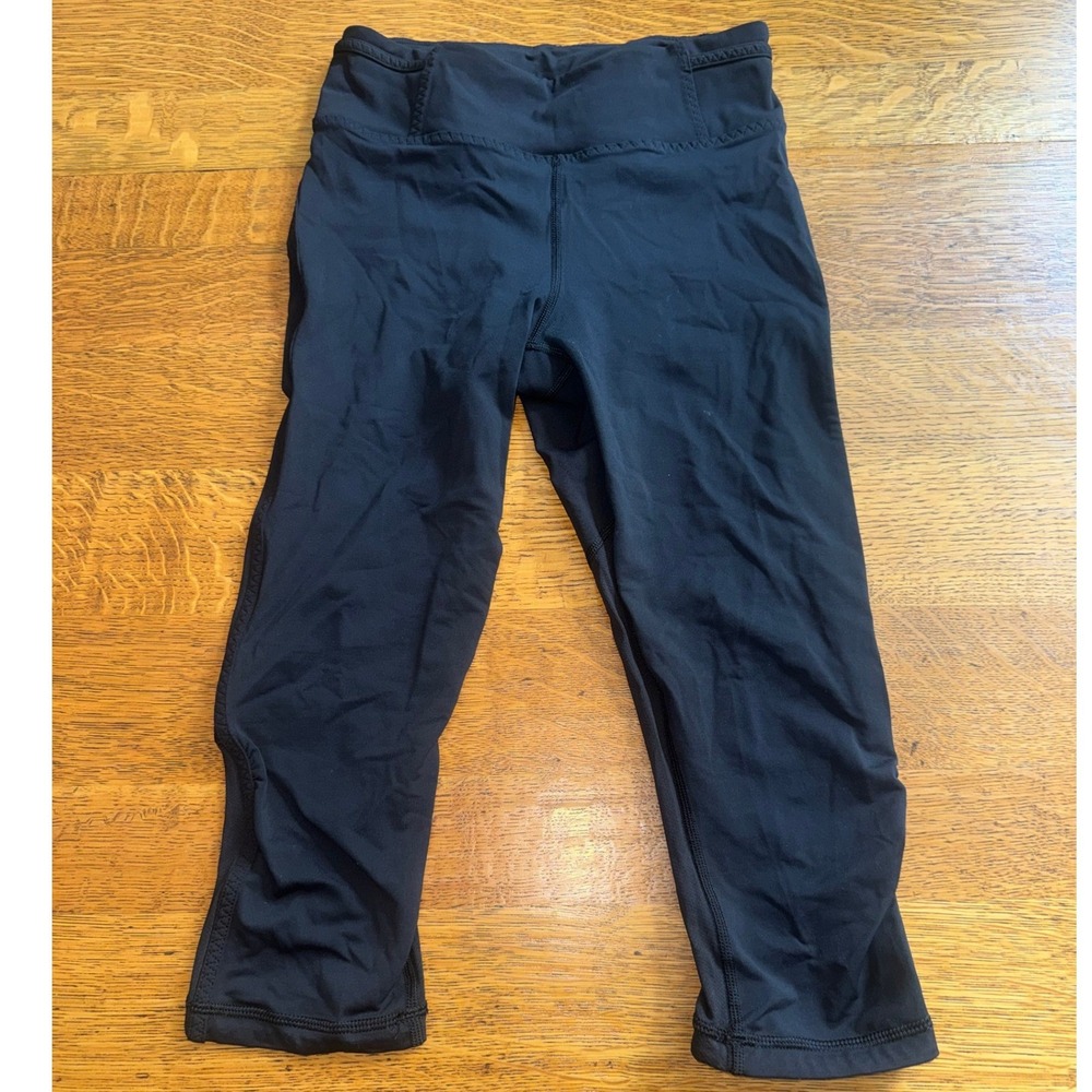 Lululemon Womens Black Cropped Leggings Activewear Yoga Pants Size 4